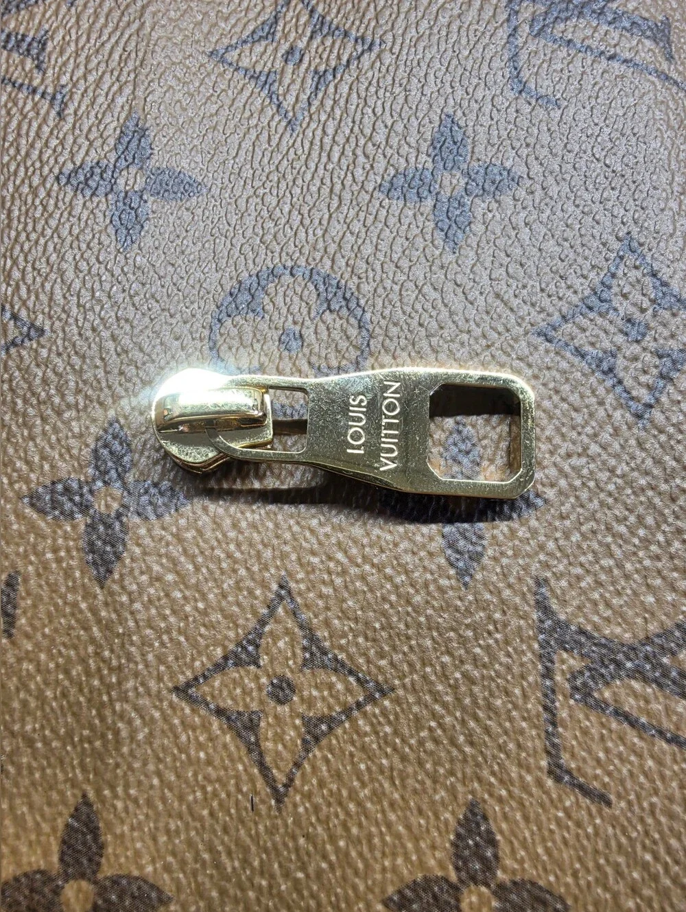 Louis Vuitton Gold-tone Zipper Pull X1